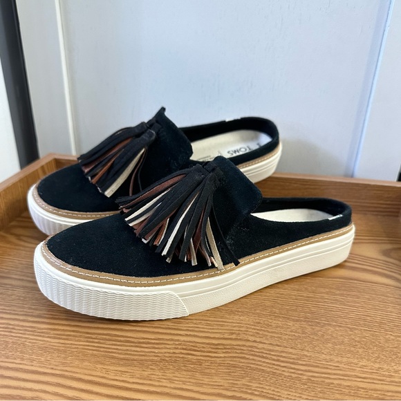 TOMS black suede Sunrise slip on mules shoes with tassels 6, Suede Tom’s Slip On - Picture 3 of 8